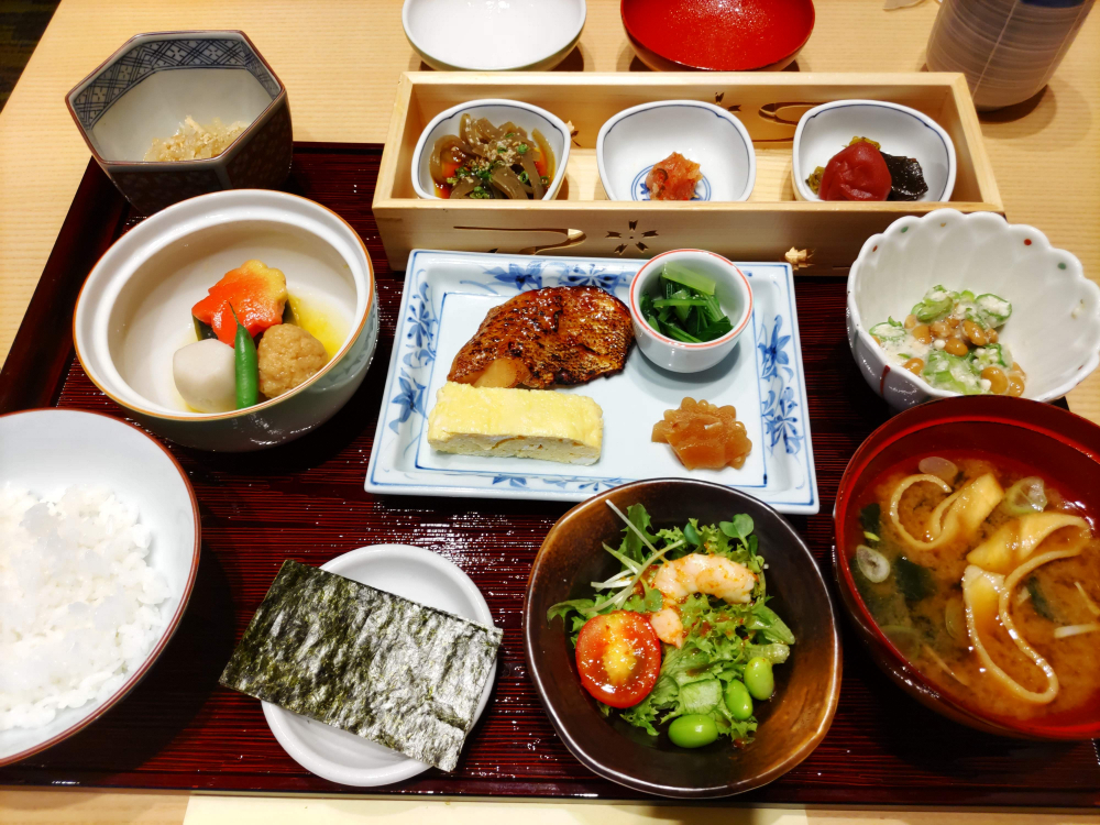 朝食