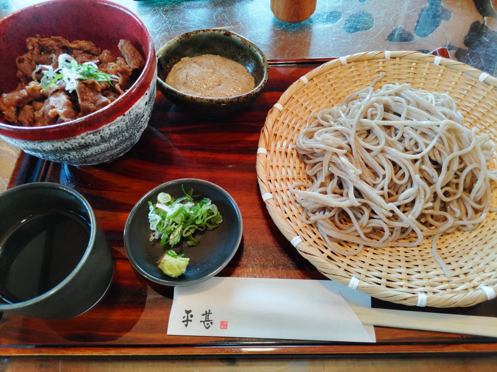蕎麦と飛騨牛丼