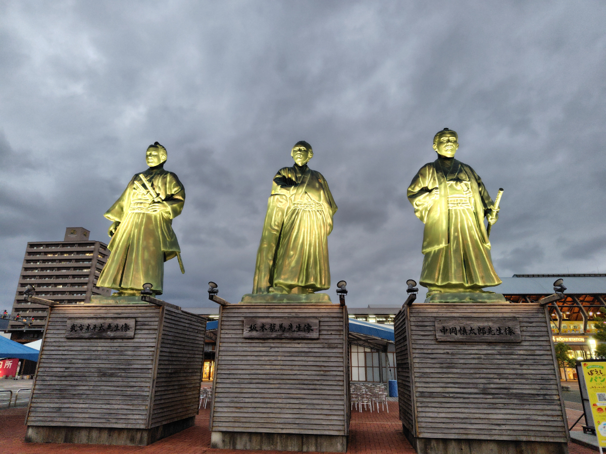 坂本龍馬等の銅像